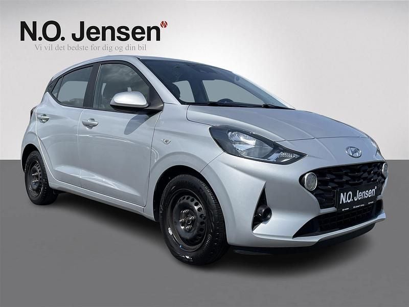 Farve ……………………………………………………………………. rys sleek silver Brugt 2020 Hyundai i10 Essential Hatchback | 84.900 kr. (Fair pris) - Billede 1/4