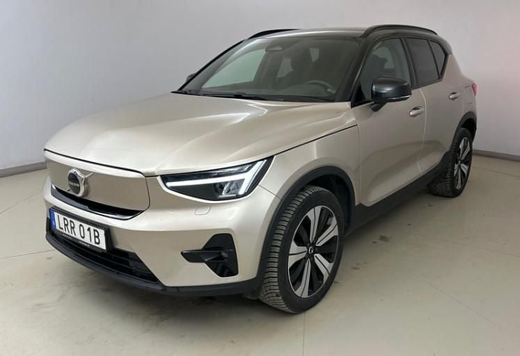 Champagnemetal Brugt 2022 Volvo XC40 Plus SUV | 219.900 kr. (Fair pris) - Billede 1/4