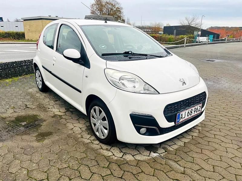 Hvid Brugt 2013 Peugeot 107 Hatchback | 29.900 kr. (Fair pris) - Billede 1/4