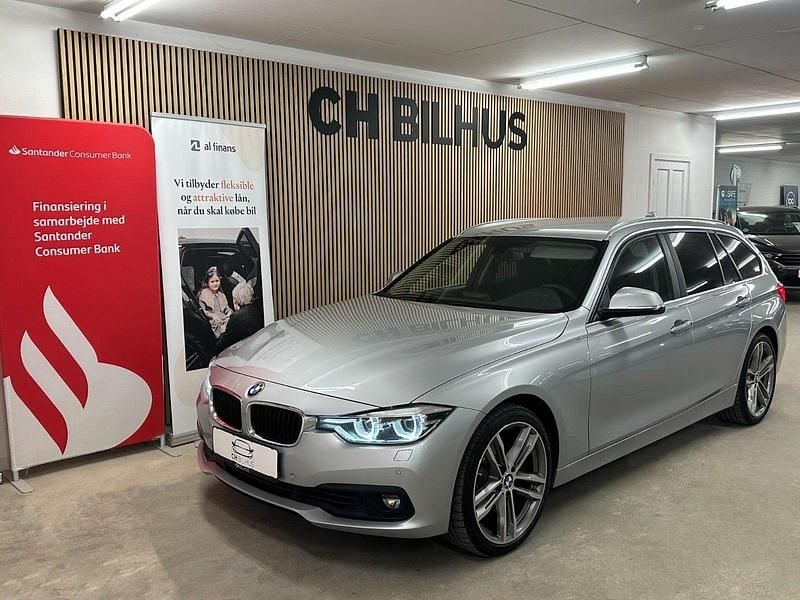 Sølvmetal Brugt 2019 BMW 320 Advantage Stationcar | 179.500 kr. (God pris) - Billede 1/4