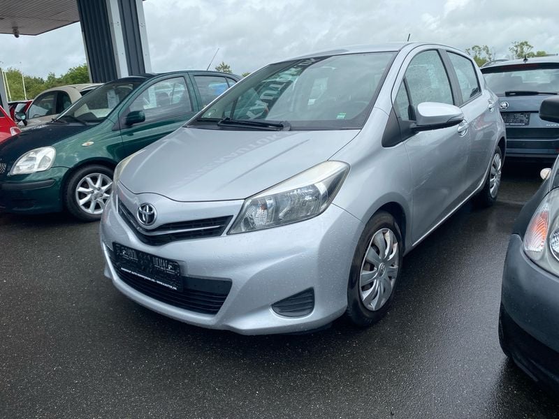 Sølv metal Brugt 2013 Toyota Yaris Touch Hatchback | 44.900 kr. (God pris) - Billede 1/4