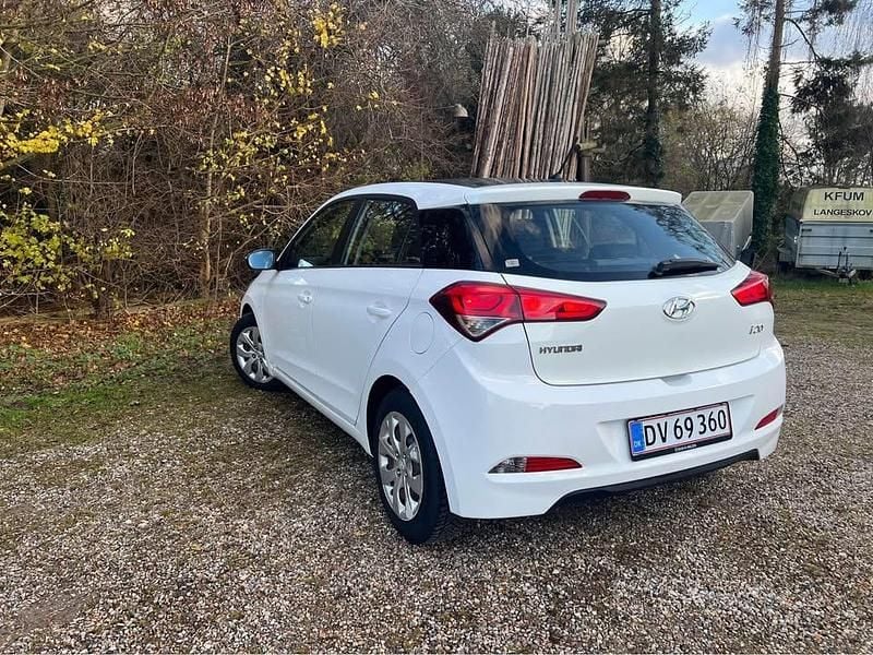 Brugt Hyundai i20 75 HK (55 kW) 2015 Hvid Hatchback