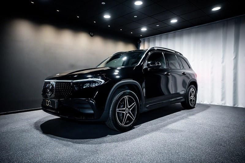 Farve: sort Brugt 2025 Mercedes EQB250+ AMG SUV | 384.900 kr. (Dyr) - Billede 1/4