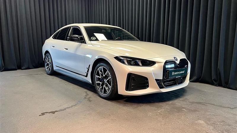 Mineralhvid metal Brugt 2024 BMW i4 Sedan | 484.900 kr. (Fair pris) - Billede 1/1