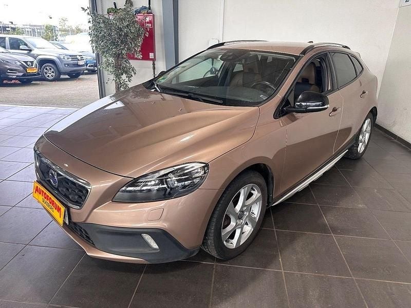 Brugt Volvo V40 Momentum 150 HK (110 kW) 2016 Beigemetal Hatchback