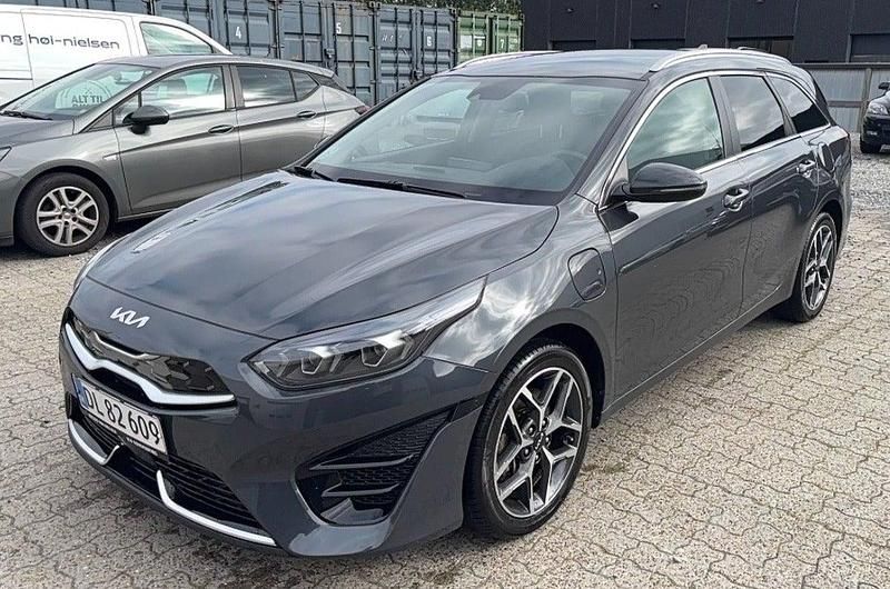 Gråmetal Brugt 2022 Kia Ceed Sportswagon Premium Stationcar | 209.900 kr. (Fair pris) - Billede 1/1