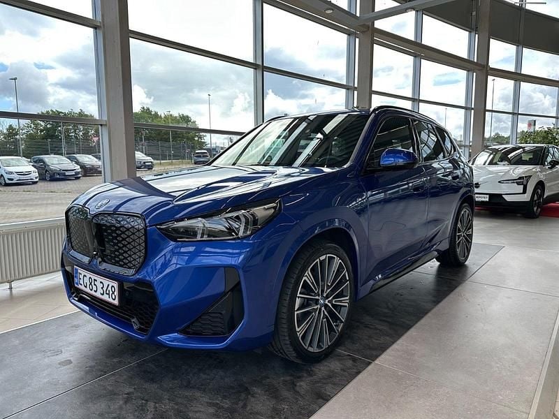 Blåmetal Brugt 2024 BMW iX1 M Sport SUV | 359.700 kr. (Fair pris) - Billede 1/4