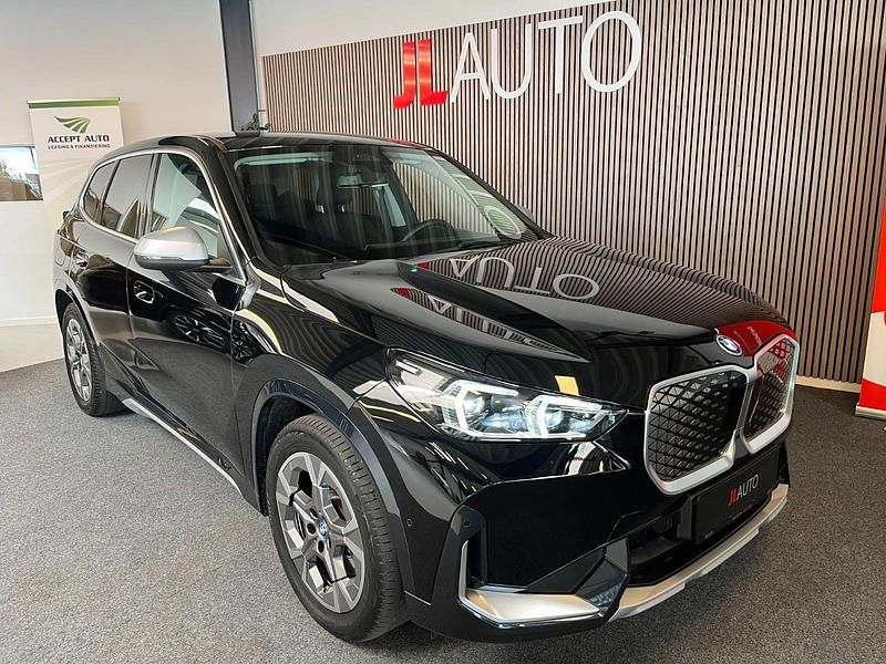 Sortmetal Brugt 2023 BMW iX1 xLine SUV | 354.900 kr. (Fair pris) - Billede 1/4