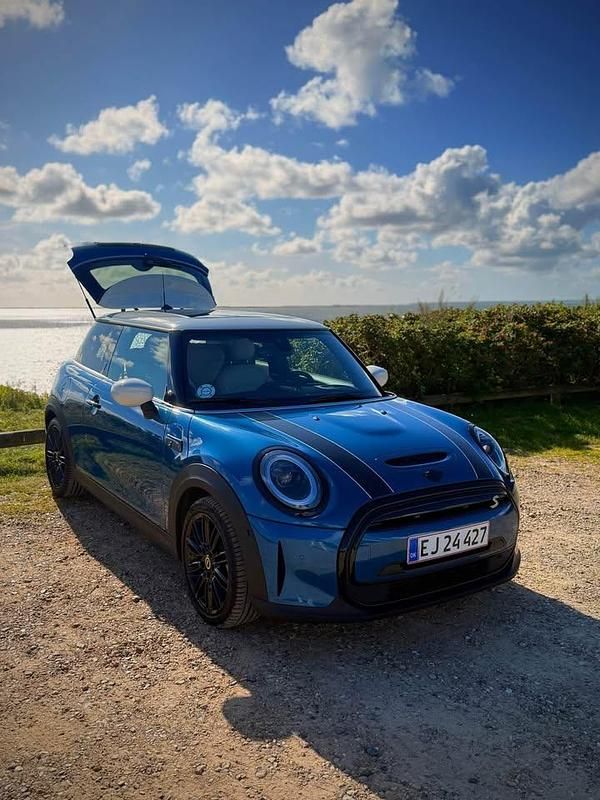 Brugt Mini Cooper SE Favoured 135 kW (184 HK) 2023 Blå Hatchback