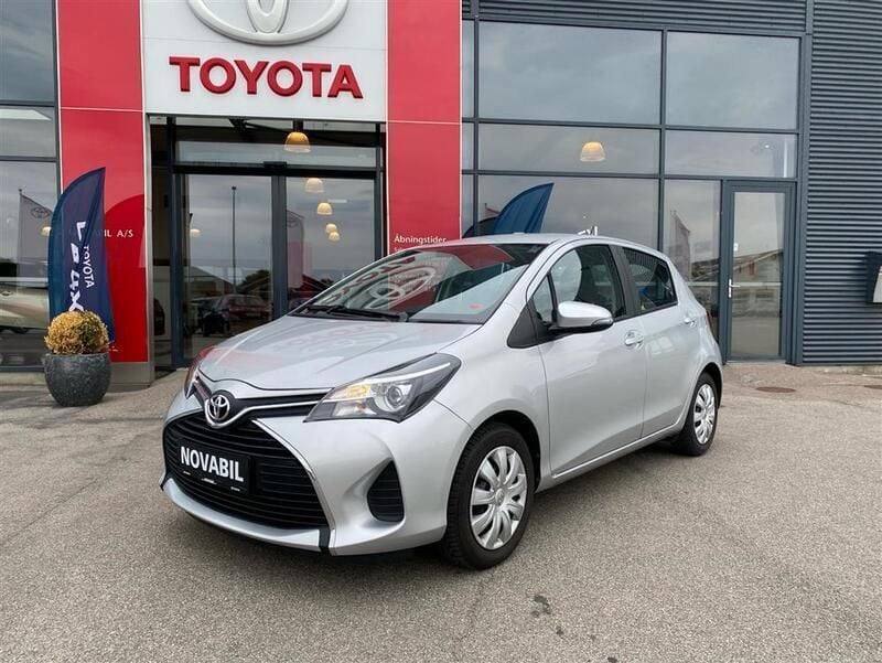 Sølvmetal Brugt 2016 Toyota Yaris T2 Hatchback | 104.900 kr. (Fair pris) - Billede 1/2