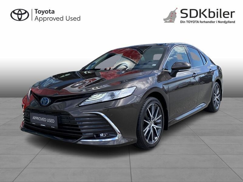 Brunmetal Brugt 2022 Toyota Camry Executive Sedan | 349.900 kr. - Billede 1/4