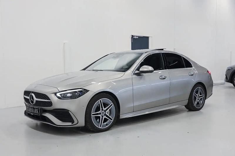 Sølvmetal Brugt 2021 Mercedes C220 Sedan | 489.900 kr. (Fair pris) - Billede 1/3