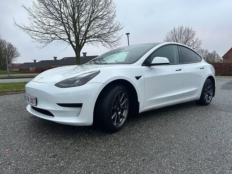 Brugt Tesla Model 3 Standard Range Plus 239 kW (325 HK) 2021 Hvid Sedan
