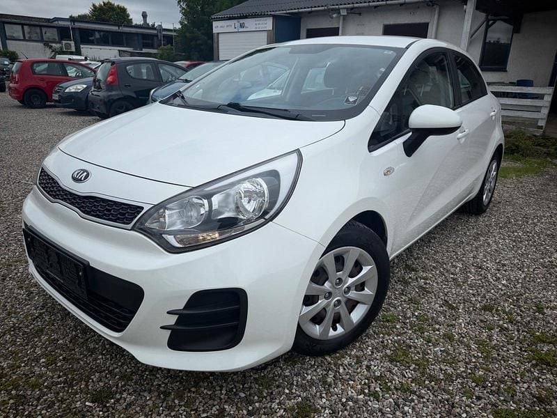 Hvid Brugt 2015 Kia Rio Hatchback | 54.990 kr. (Fair pris) - Billede 1/4