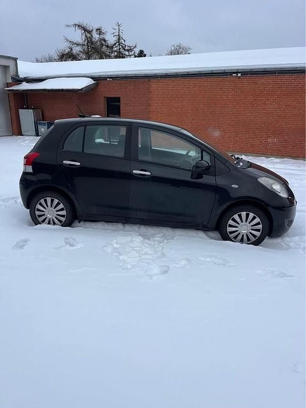 Brugt Toyota Yaris 99 HK (72 kW) 2011 Hatchback