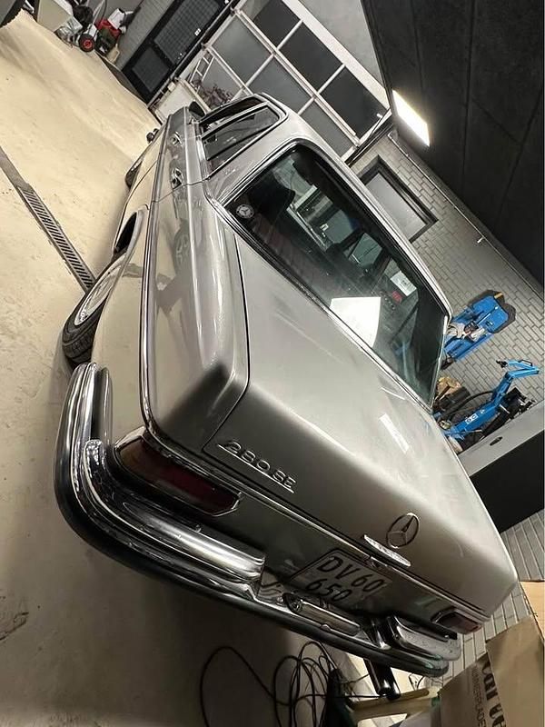 Brugt Mercedes 280 160 HK (117 kW) 1972 Sedan