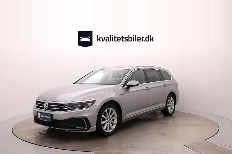 Sølvmetal Brugt 2020 VW Passat GTE Stationcar | 204.900 kr. (Fair pris) - Billede 1/4