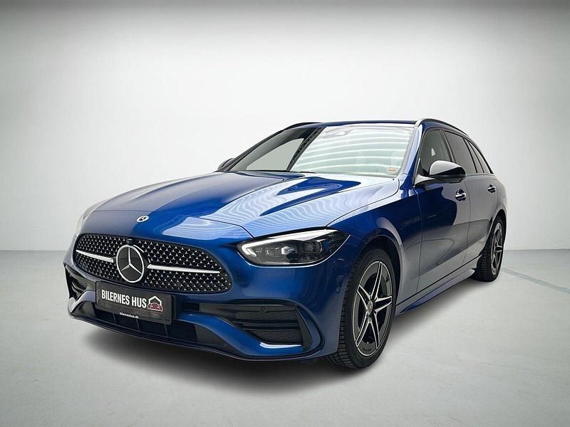 Blåmetal Brugt 2023 Mercedes C300e AMG Line Premium Plus Stationcar | 449.900 kr. (Fair pris) - Billede 1/4