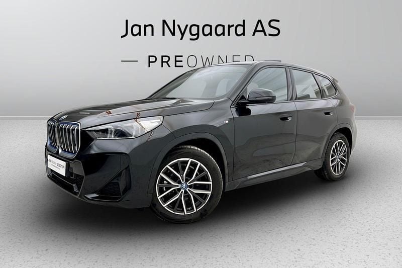 Sortmetal Brugt 2023 BMW iX1 M Sport SUV | 324.000 kr. (God pris) - Billede 1/3