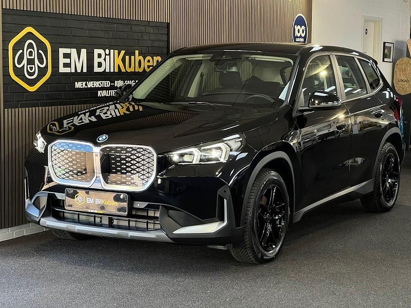 Sortmetal Brugt 2024 BMW iX1 SUV | 309.900 kr. (God pris) - Billede 1/4