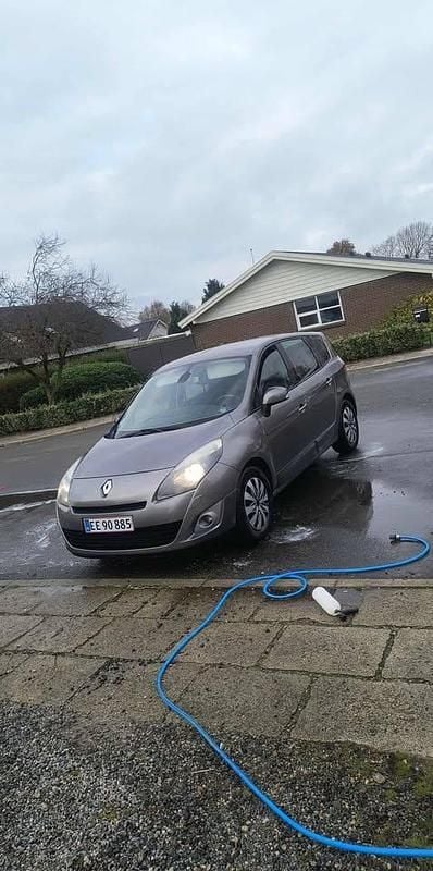 Brugt Renault Grand Scénic 110 HK (80 kW) 2011 MPV