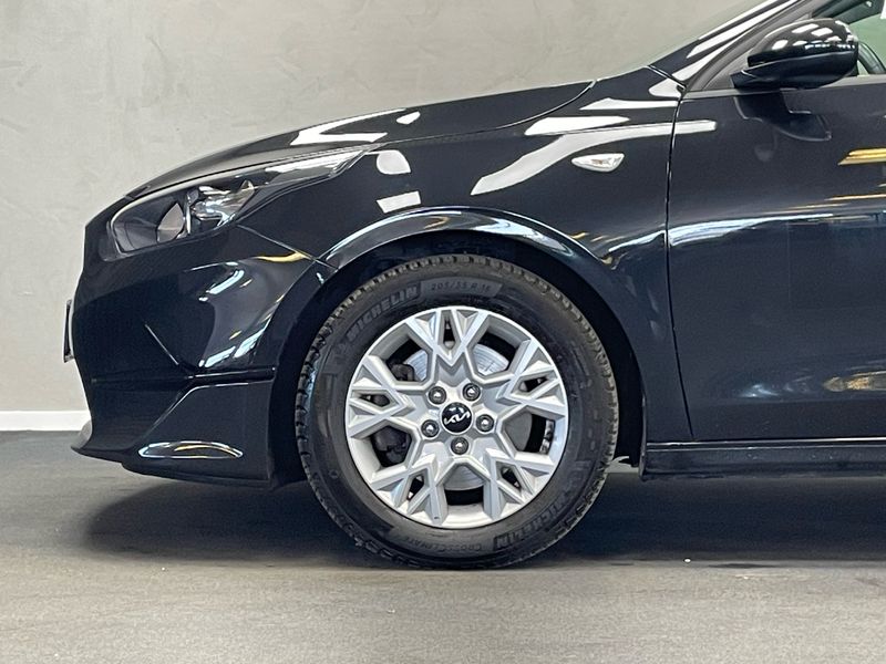 Brugt Kia Ceed 100 HK (73 kW) 2023 Black pearl Hatchback