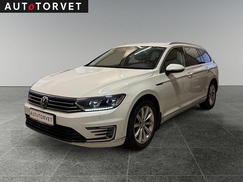 Hvid Brugt 2017 VW Passat Highline Stationcar | 117.700 kr. (Super pris) - Billede 1/4