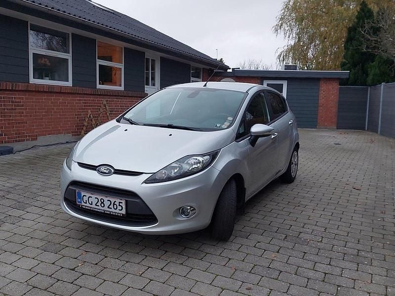 Sølvmetal Brugt 2011 Ford Fiesta Titanium Hatchback | 19.900 kr. (Super pris) - Billede 1/4