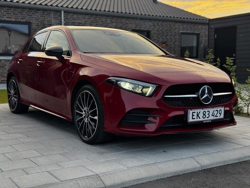 Rødmetal Brugt 2020 Mercedes A250 AMG line Hatchback | 234.700 kr. (Fair pris) - Billede 1/4