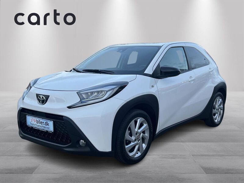 040 pure white Brugt 2023 Toyota Aygo Active Hatchback | 129.900 kr. (God pris) - Billede 1/3