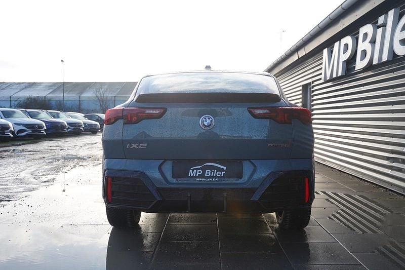 Brugt BMW iX2 M Sport 150 kW (204 HK) 2024 Lysblåmetal SUV