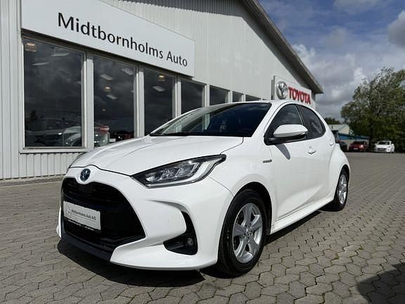 Bordeaux rød Brugt 2021 Toyota Yaris Hybrid H3 Hatchback | 149.900 kr. (God pris) - Billede 1/4