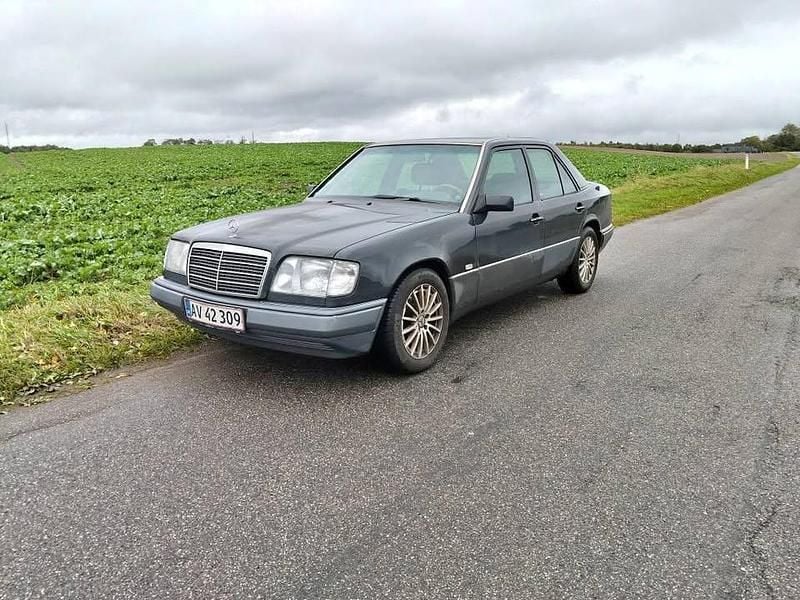 Brugt 1994 Mercedes E220 Sedan | 32.000 kr. - Billede 1/4