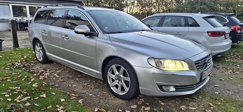 Hvid Brugt 2014 Volvo V70 Momentum Stationcar | 85.000 kr. - Billede 1/4