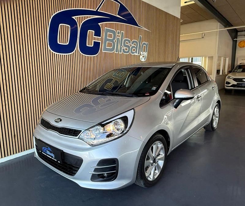 Sølvmetal Brugt 2015 Kia Rio Hatchback | 76.900 kr. (Lidt for dyr) - Billede 1/4