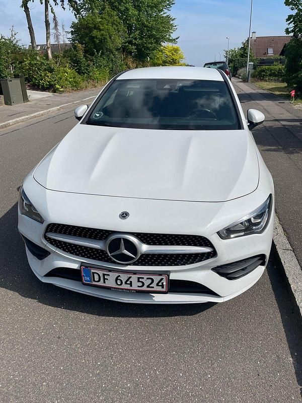 Hvid Brugt 2020 Mercedes CLA200 Shooting Brake AMG line Stationcar | 274.900 kr. (Fair pris) - Billede 1/4