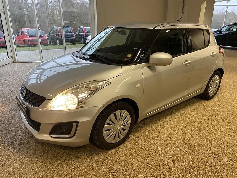 Sølvmetal Brugt 2014 Suzuki Swift Comfort Hatchback | 59.900 kr. (Fair pris) - Billede 1/4