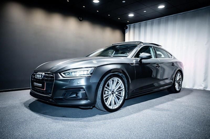Farve: gråmetal Brugt 2019 Audi A5 Sportback Sport Hatchback | 457.950 kr. - Billede 1/4