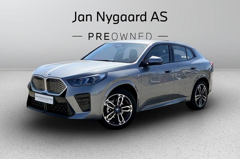 Gråmetal Ny 2025 BMW iX2 M Sport SUV | 389.900 kr. (Fair pris) - Billede 1/4