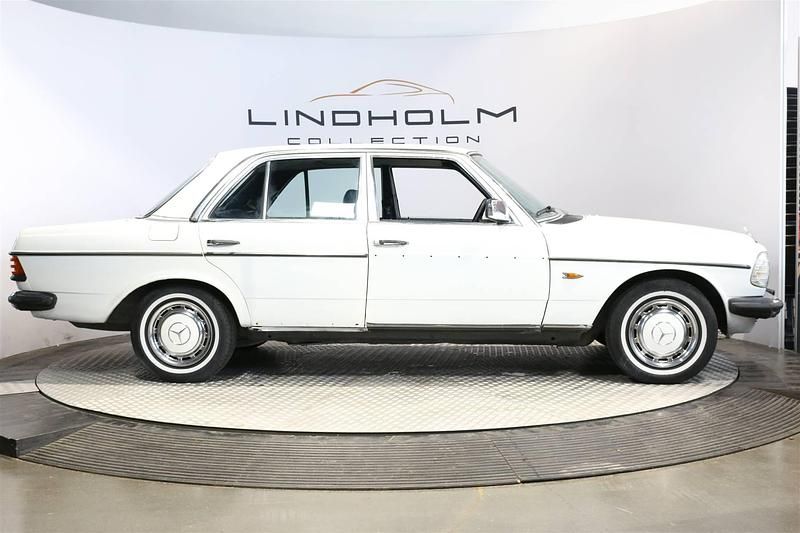 Brugt Mercedes E230 1981 Sedan