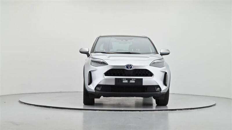Shimmering silver Brugt 2021 Toyota Yaris Cross Style SUV | 249.900 kr. (Fair pris) - Billede 1/2