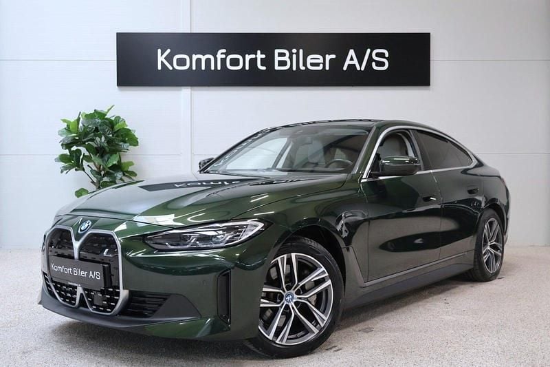 Mørkgrønmetal Brugt 2023 BMW i4 Sedan | 389.800 kr. (Fair pris) - Billede 1/4