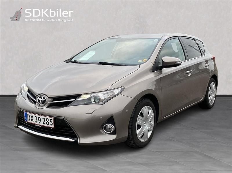 Avantgarde bronze Brugt 2014 Toyota Auris T2 Hatchback | 79.900 kr. (Fair pris) - Billede 1/4