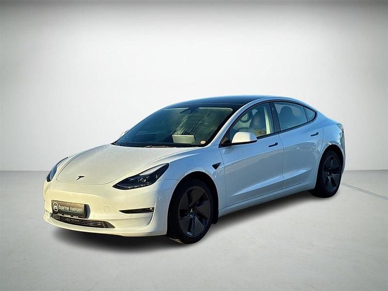Hvidmetal Brugt 2022 Tesla Model 3 Long Range AWD Sedan | 239.990 kr. (Fair pris) - Billede 1/4
