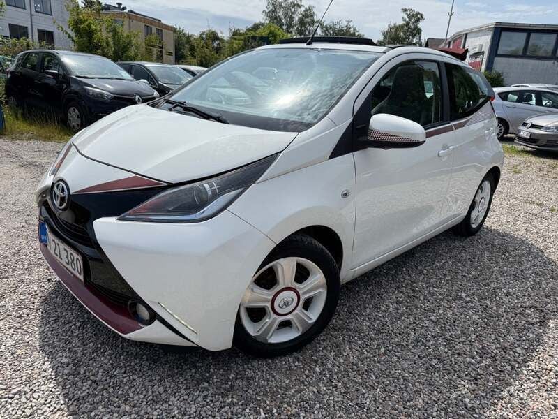 Hvid Brugt 2017 Toyota Aygo x-sky Hatchback | 57.990 kr. (God pris) - Billede 1/4