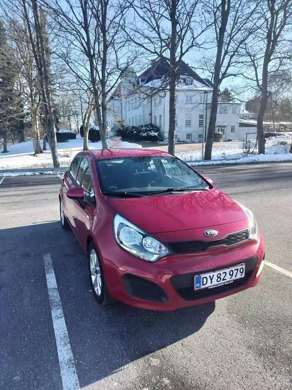 Brugt Kia Rio 85 HK (62 kW) 2013 Rød Hatchback