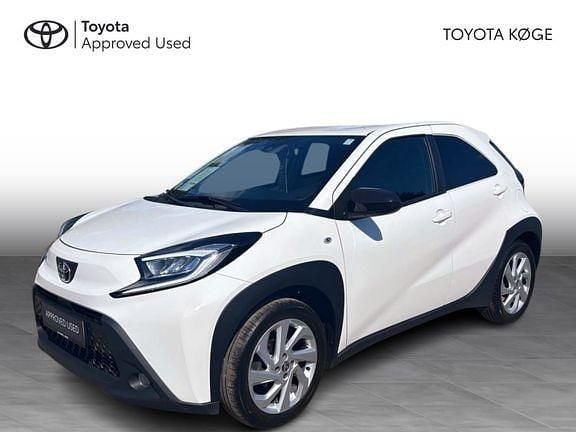 040 pure white Brugt 2022 Toyota Aygo Active Hatchback | 114.900 kr. (Fair pris) - Billede 1/4