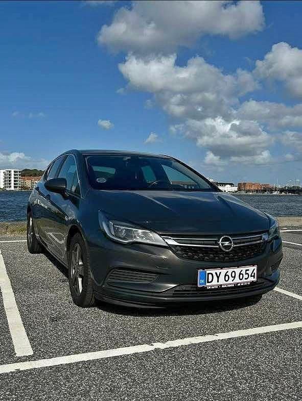 Grå Brugt 2017 Opel Astra Hatchback | 50.000 kr. (Fair pris) - Billede 1/4