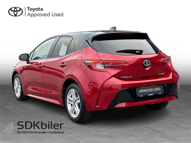 Brugt Toyota Corolla Design 122 HK (89 kW) 2019 Flame red/night sky black Hatchback