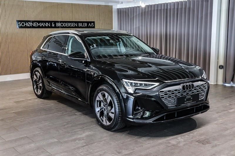 Sortmetal Brugt 2024 Audi Q8 e-tron Advanced SUV | 549.900 kr. (Fair pris) - Billede 1/4